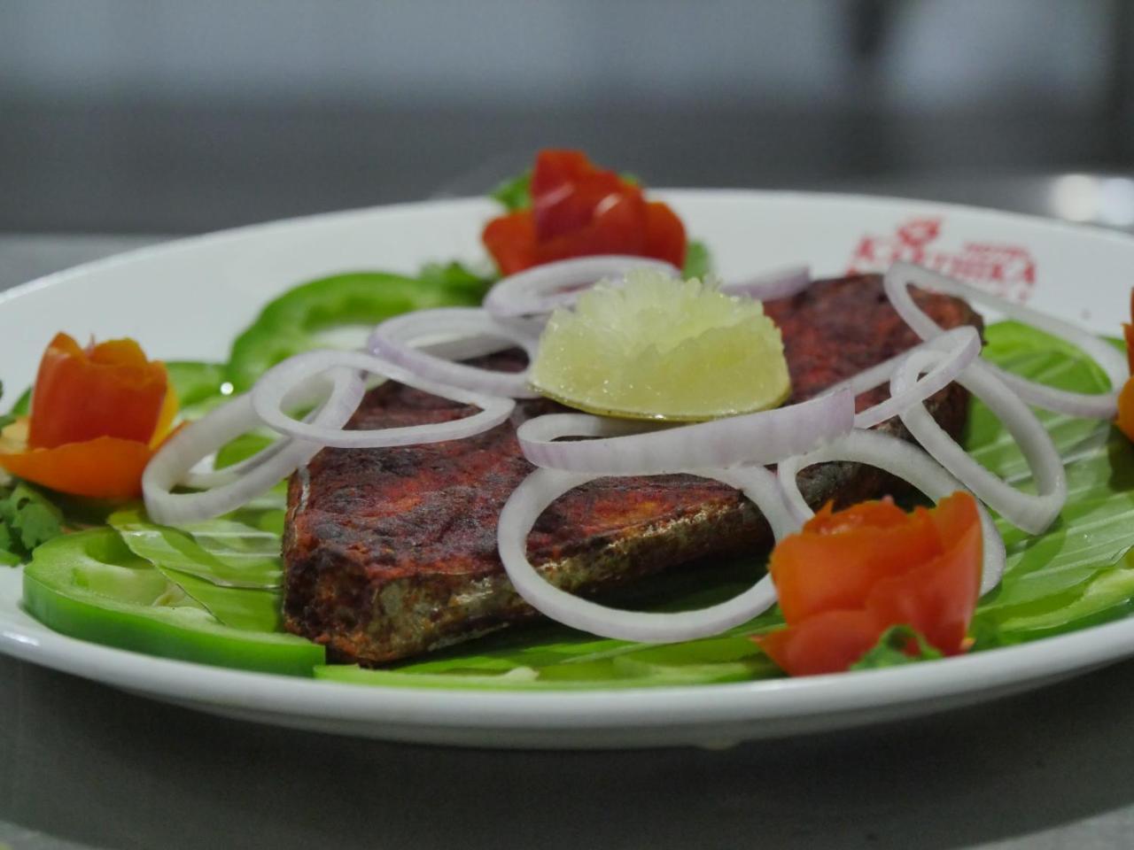 Karthika Residency Hotel Kilimanur Kültér fotó