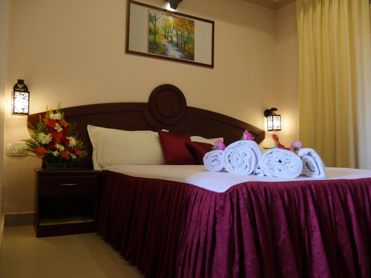 Karthika Residency Hotel Kilimanur Kültér fotó